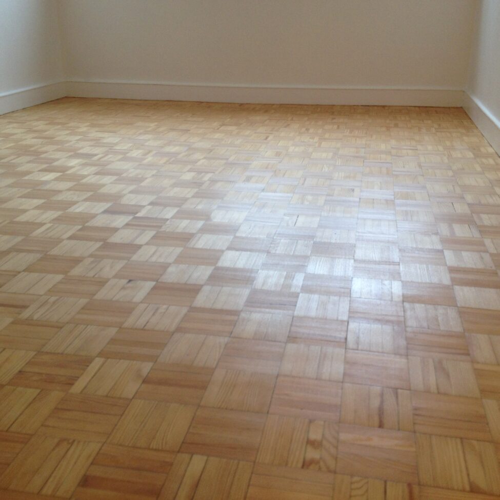 rare parquet damier en pin massif